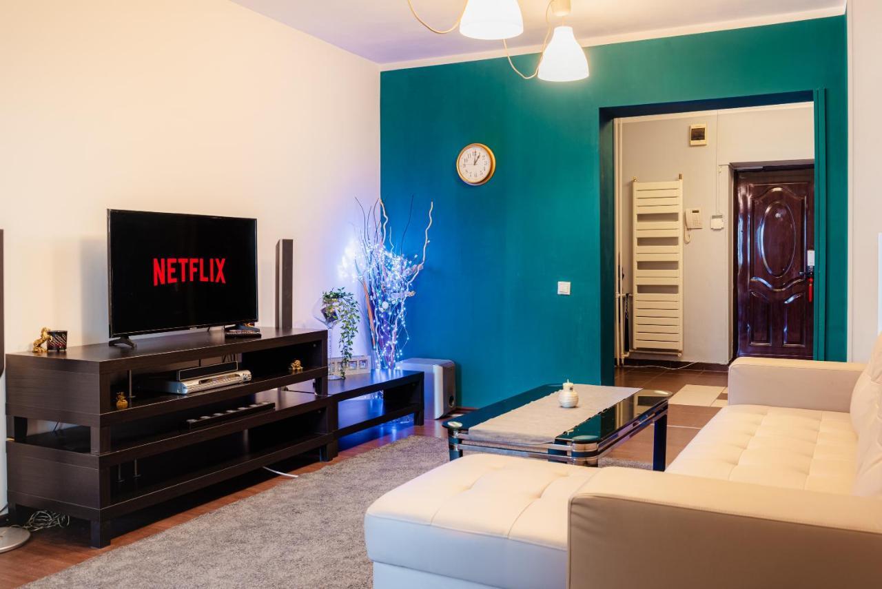 Comfy Apartment With Private Parking And Netflix Bucureşti Ngoại thất bức ảnh