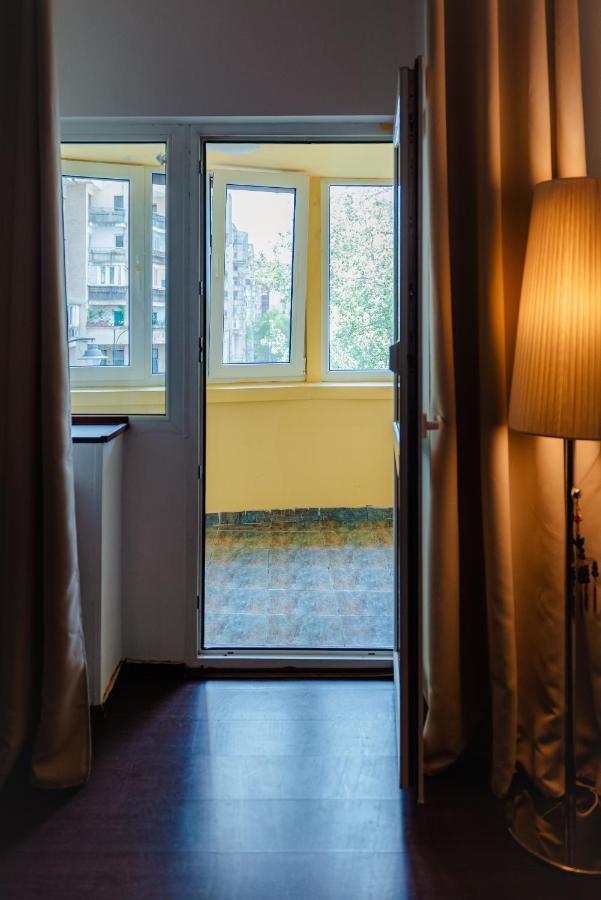 Comfy Apartment With Private Parking And Netflix Bucureşti Ngoại thất bức ảnh