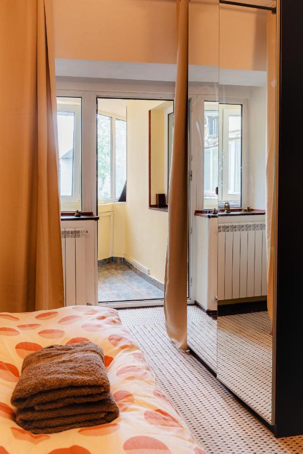 Comfy Apartment With Private Parking And Netflix Bucureşti Ngoại thất bức ảnh