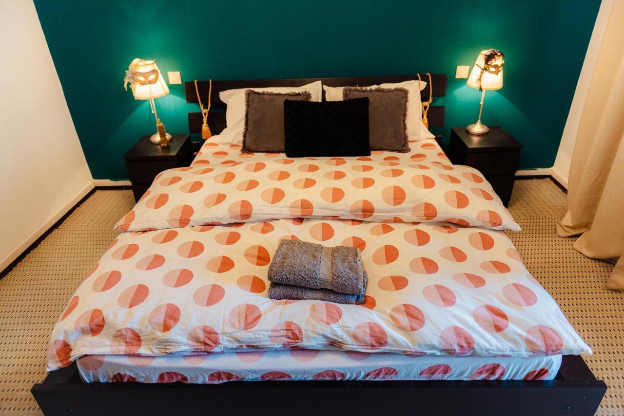 Comfy Apartment With Private Parking And Netflix Bucureşti Ngoại thất bức ảnh