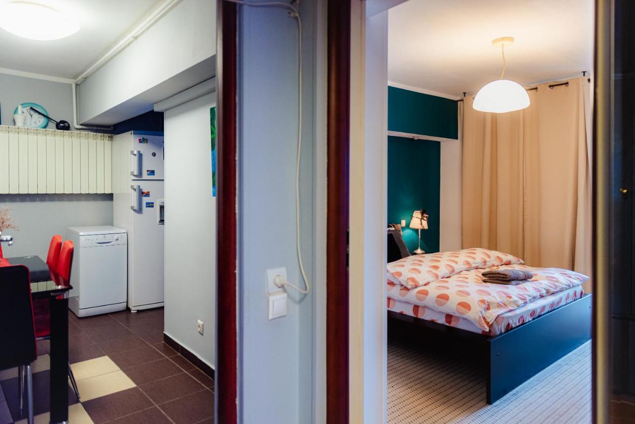 Comfy Apartment With Private Parking And Netflix Bucureşti Ngoại thất bức ảnh